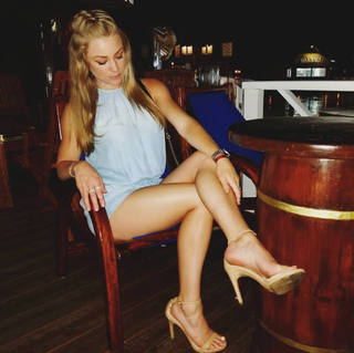 Nikki Leigh feet photo thumbnail