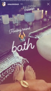 Nikki Leigh feet photo thumbnail