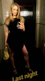 Nikki Leigh feet photo thumbnail