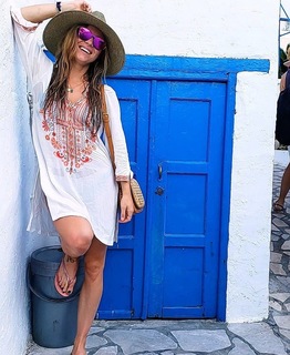 Nikki Leigh feet photo thumbnail