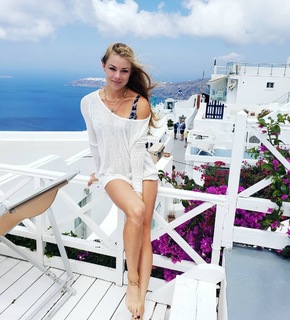 Nikki Leigh feet photo thumbnail