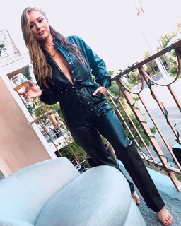 Nikki Leigh feet photo thumbnail