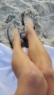 Nikki Leigh feet photo thumbnail