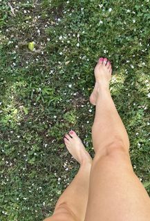 Nikki Leigh feet photo 3