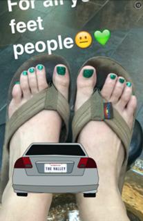 Nikki Limo feet photo thumbnail
