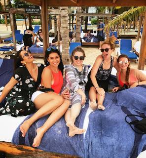 Nikki Limo feet photo thumbnail