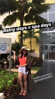 Nikki Limo feet photo thumbnail