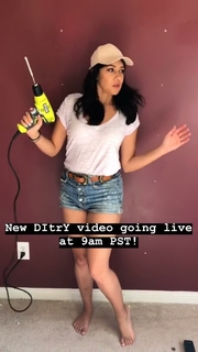 Nikki Limo feet photo thumbnail