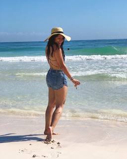 Nikki Limo feet photo thumbnail