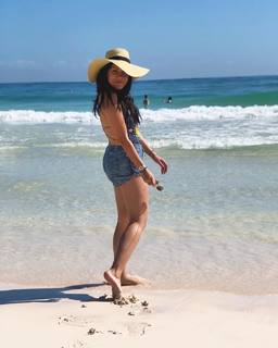 Nikki Limo feet photo thumbnail