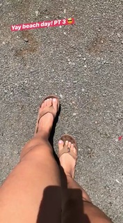Nikki Limo feet photo thumbnail