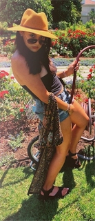 Nikki Limo feet photo thumbnail