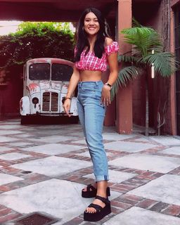 Nikki Limo feet photo thumbnail