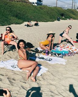 Nikki Limo feet photo thumbnail