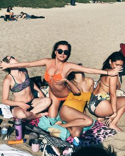 Nikki Limo feet photo thumbnail