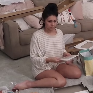 Nikki Limo feet photo thumbnail