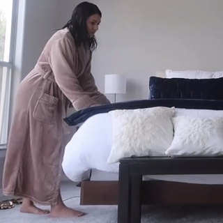 Nikki Limo feet photo thumbnail