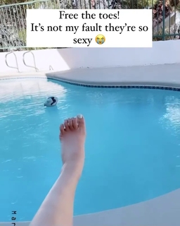 Nikki Limo feet photo thumbnail