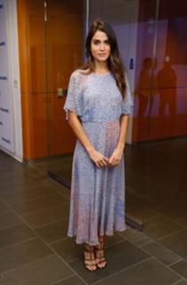 Nikki Reed feet photo thumbnail
