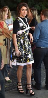 Nikki Reed feet photo thumbnail