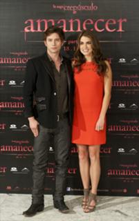 Nikki Reed feet photo thumbnail
