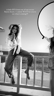 Nikki Reed feet photo thumbnail