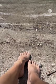 Nikki Reed feet photo thumbnail