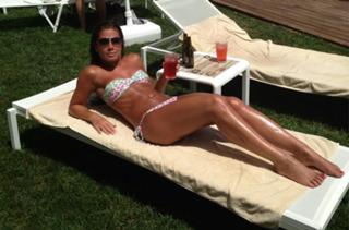 Nikki Sanderson feet photo thumbnail