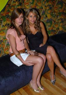 Nikki Sanderson feet photo thumbnail