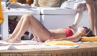 Nikki Sanderson feet photo thumbnail