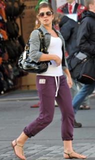 Nikki Sanderson feet photo thumbnail