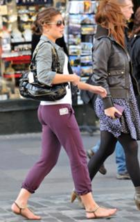 Nikki Sanderson feet photo thumbnail