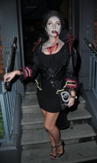 Nikki Sanderson feet photo thumbnail