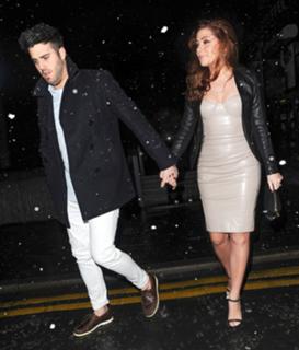 Nikki Sanderson feet photo thumbnail