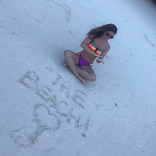 Nikki Sanderson feet photo thumbnail