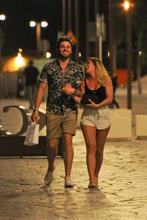 Nikki Sanderson feet photo thumbnail