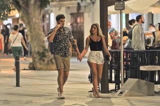 Nikki Sanderson feet photo thumbnail