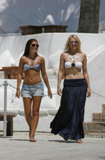 Nikki Sanderson feet photo thumbnail