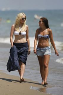 Nikki Sanderson feet photo thumbnail