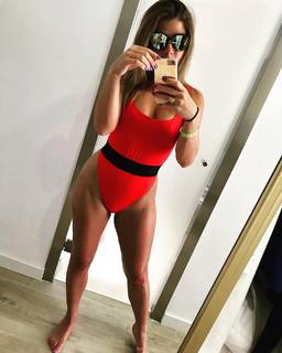 Nikki Sanderson feet photo thumbnail