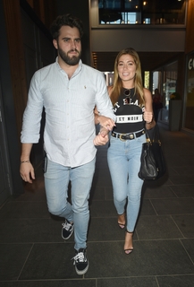 Nikki Sanderson feet photo thumbnail