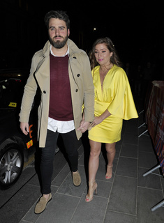 Nikki Sanderson feet photo thumbnail