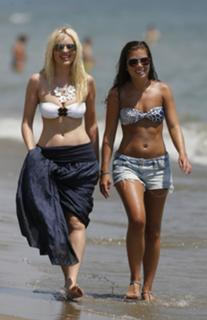 Nikki Sanderson feet photo thumbnail