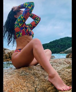 Nikki Sanderson feet photo thumbnail