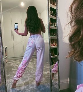 Nikki Sanderson feet photo thumbnail