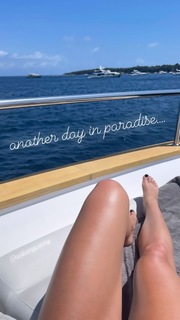 Nikki Sanderson feet photo thumbnail