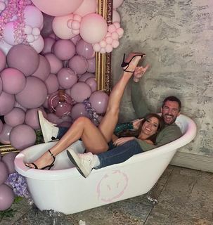 Nikki Sanderson feet photo thumbnail