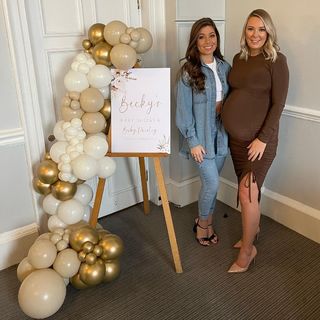 Nikki Sanderson feet photo thumbnail