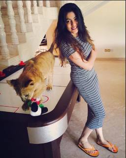 Nikki Tamboli feet photo 2