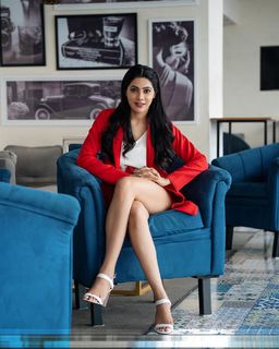 Nikki Tamboli feet photo 12